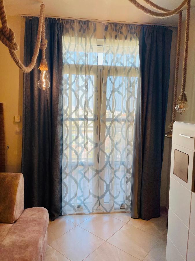 Flores Garden Sea View Apartment With Balcony TTchernomorets Extérieur photo